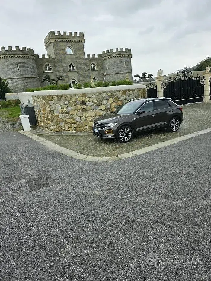 Usata VW T-Roc 150 CV (110 kW) 2019 Marrone SUV