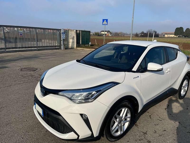 Usata Toyota C-HR Active 122 CV (89 kW) 2020 Bianco SUV