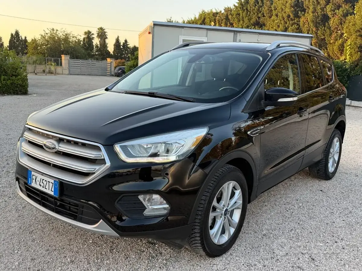 Usata Ford Kuga Titanium 120 CV (88 kW) 2017 Nero SUV