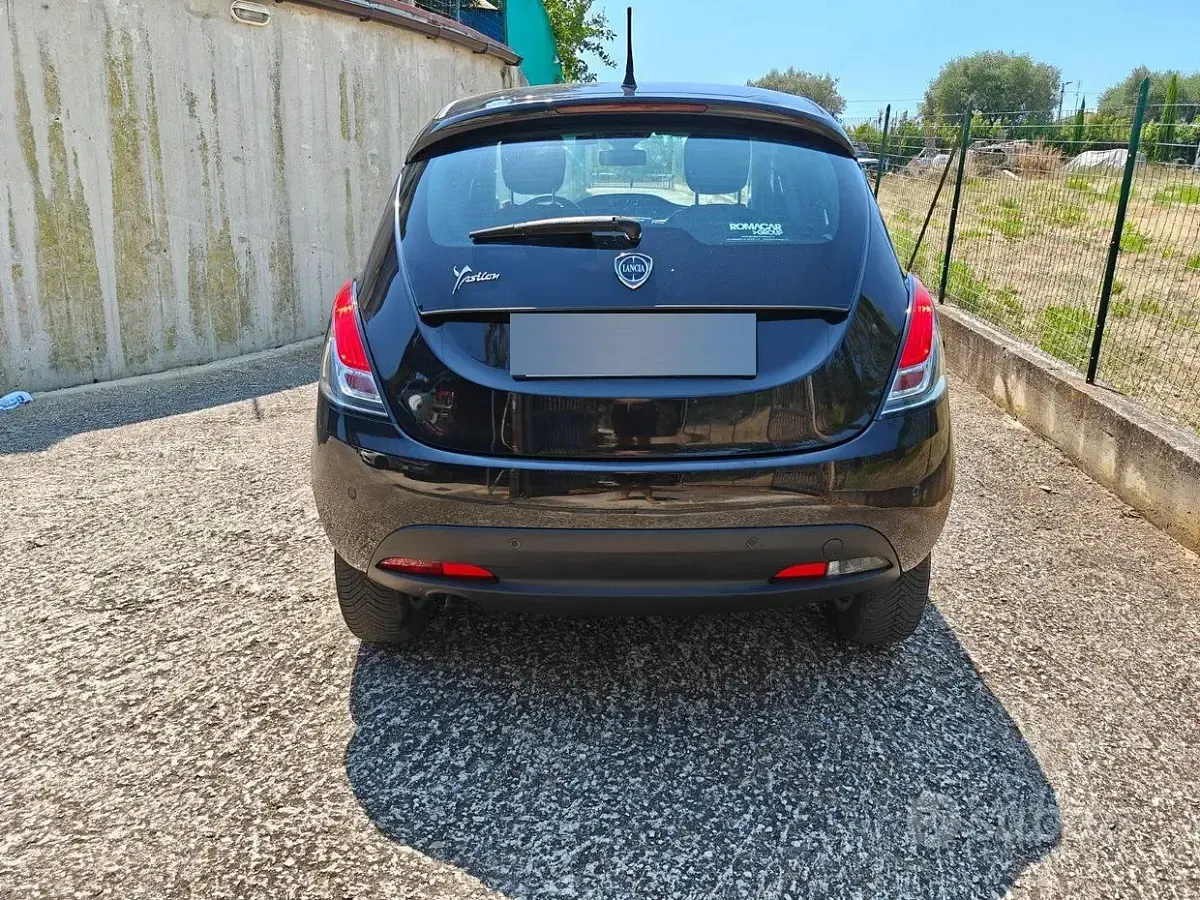 Usata Lancia Ypsilon 85 CV (62 kW) 2014 Nero Utilitaria
