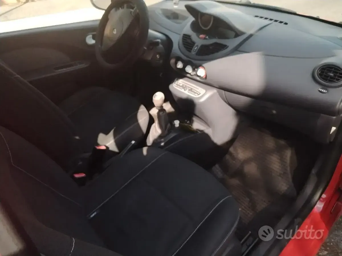 Usado Renault Twingo 75 CV (55 kW) 2011 Rojo Utilitario