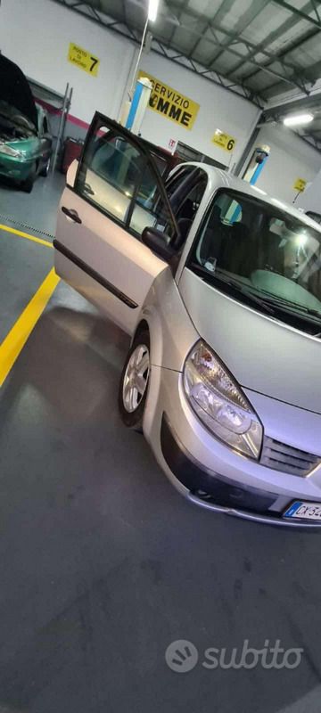 Grigio Usata 2005 Renault Scénic II Monovolume | 1200 € (Buon prezzo) - Immagine 1/4