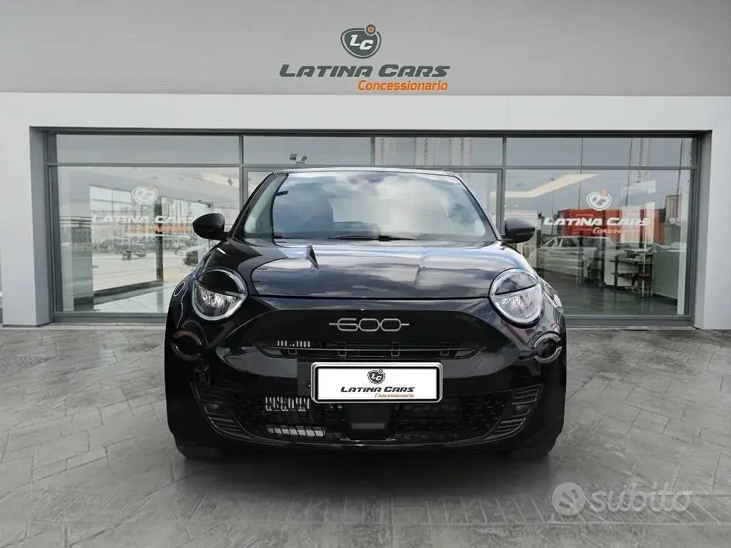 Usata Fiat 600 La Prima 145 CV (106 kW) 2025 Nero SUV