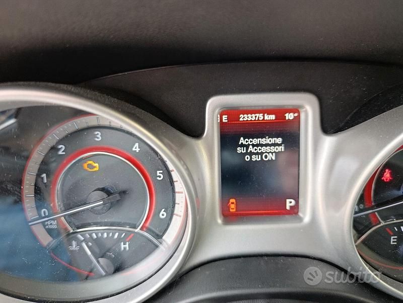 Usata Fiat Freemont 170 CV (125 kW) 2014 Grigio SUV