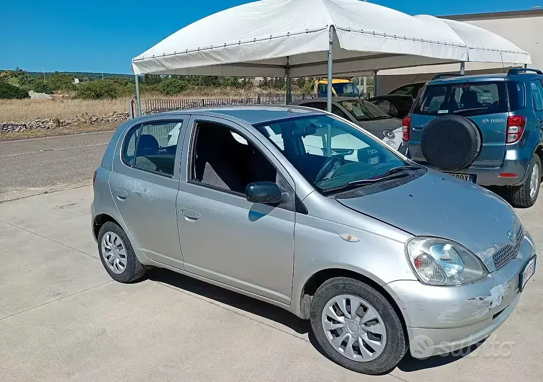 Usata Toyota Yaris 86 CV (63 kW) 2000 Berlina