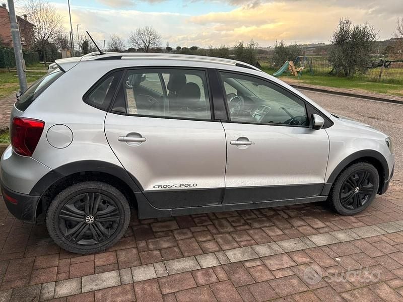 Usata VW Polo Cross 90 CV (66 kW) 2015 Grigio Utilitaria