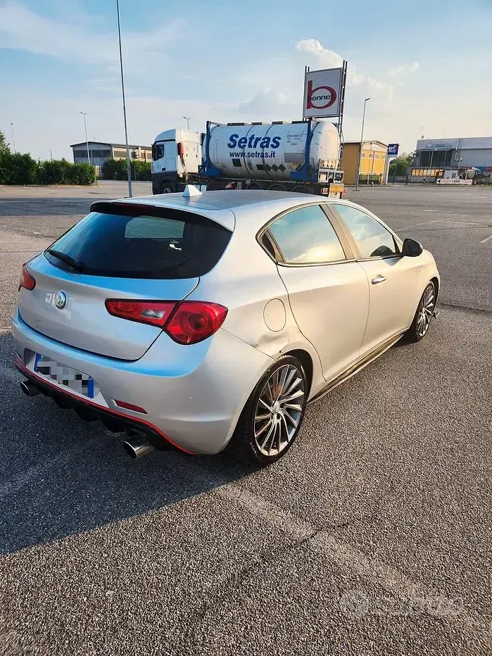 Usata Alfa Romeo Giulietta 120 CV (88 kW) 2010 Grigio Utilitaria