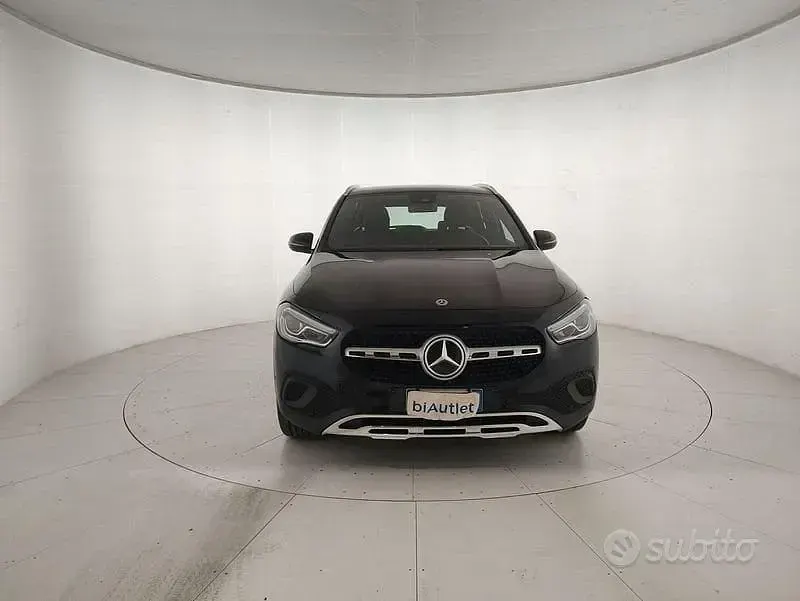 Usata Mercedes GLA200 Premium 150 CV (110 kW) 2022 Nero SUV