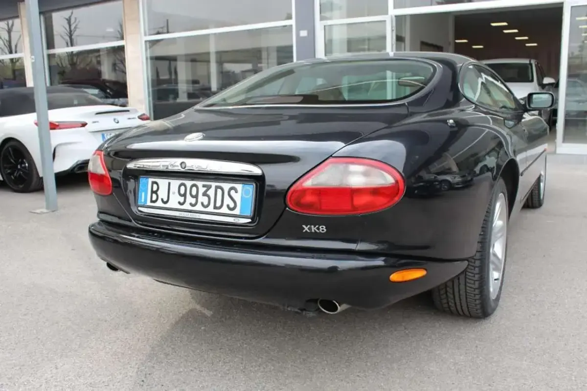Usata Jaguar XK8 284 CV (208 kW) 2000 Nero Coupé