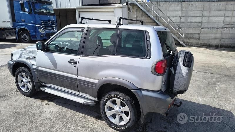 Usata Nissan Terrano 154 CV (113 kW) 2005 Grigio SUV