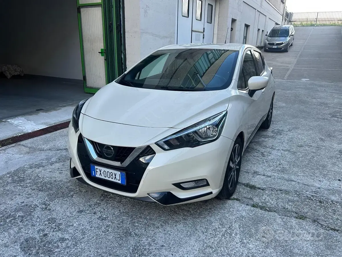 Usata Nissan Micra Tekna 90 CV (66 kW) 2017 Panna Utilitaria