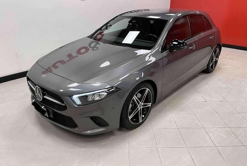 Occasion Mercedes A180 Night 116 ch (85 kW) 2018 Gris Berline