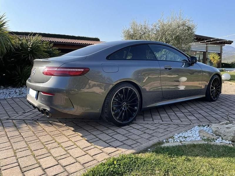 Usata Mercedes E220 AMG line 194 CV (142 kW) 2018 Grigio Coupé