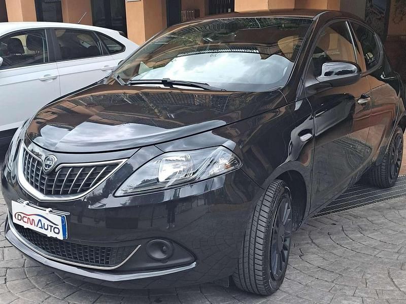 Nero Usata 2022 Lancia Ypsilon Silver Due volumi | 10.499 € (Buon prezzo) - Immagine 1/4