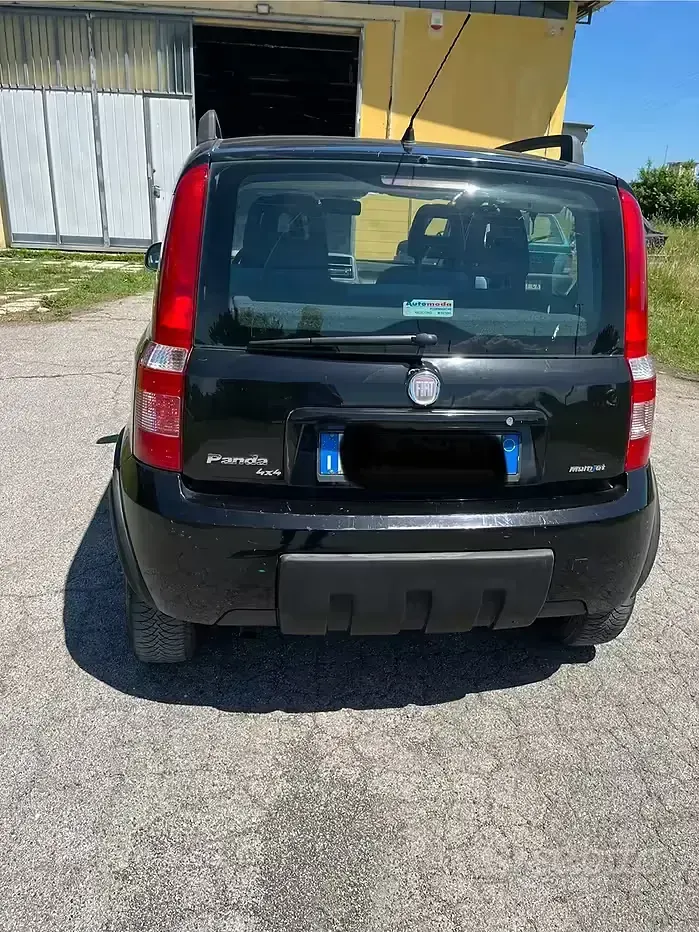 Usado Fiat Panda 4x4 69 HP (50 kW) 2009 Preto Citadino