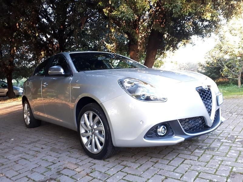 Grigio Usata 2020 Alfa Romeo Giulietta Ti Due volumi | 12.450 € (Buon prezzo) - Immagine 1/4