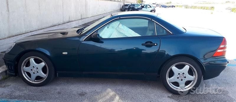 Usata Mercedes SLK230 193 CV (141 kW) 1999 Verde Cabrio