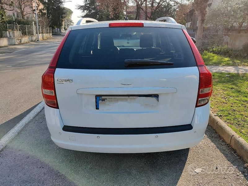 Usata Kia Ceed 90 CV (66 kW) 2012 Bianco Utilitaria