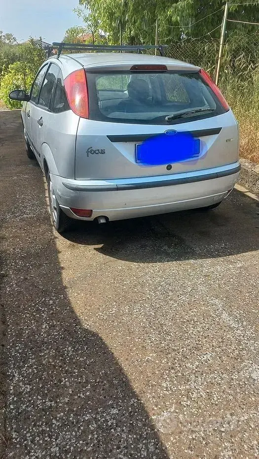 Usata Ford Focus 100 CV (73 kW) 2004 Grigio Berlina