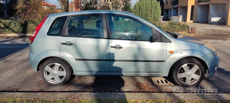 Usata Ford Fiesta Ghia 2003 Utilitaria