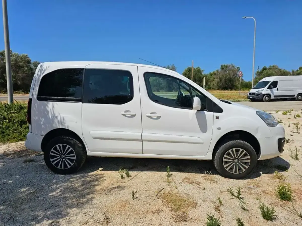 Usata Peugeot Partner Tepee Active 99 CV (72 kW) 2018 Bianco Monovolume