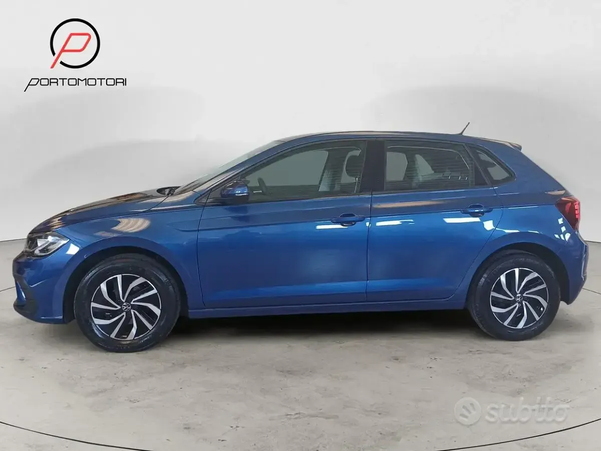 Usata VW Polo Life 95 CV (69 kW) 2024 Bluazzurro Utilitaria
