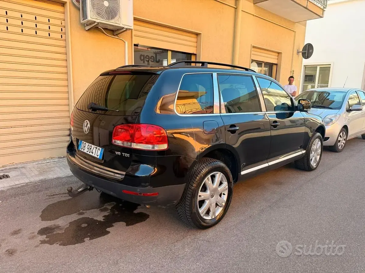 Usata VW Touareg 224 CV (164 kW) 2006 Nero SUV