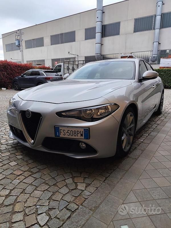 Usata Alfa Romeo Giulia Executive 180 CV (132 kW) 2018 Grigio Berlina