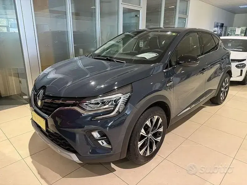 Usata Renault Captur Equilibre 101 CV (74 kW) 2024 Grigio SUV