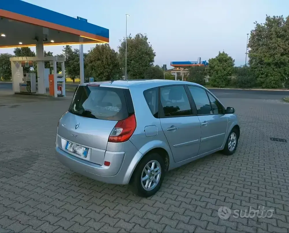 Usata Renault Scénic III 110 CV (80 kW) 2009 Grigio Monovolume
