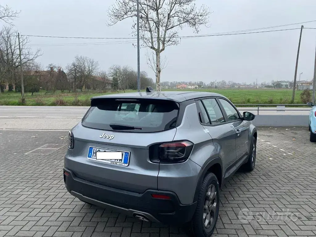 Nuova Jeep Avenger Longitude 101 CV (74 kW) 2026 Grigio SUV