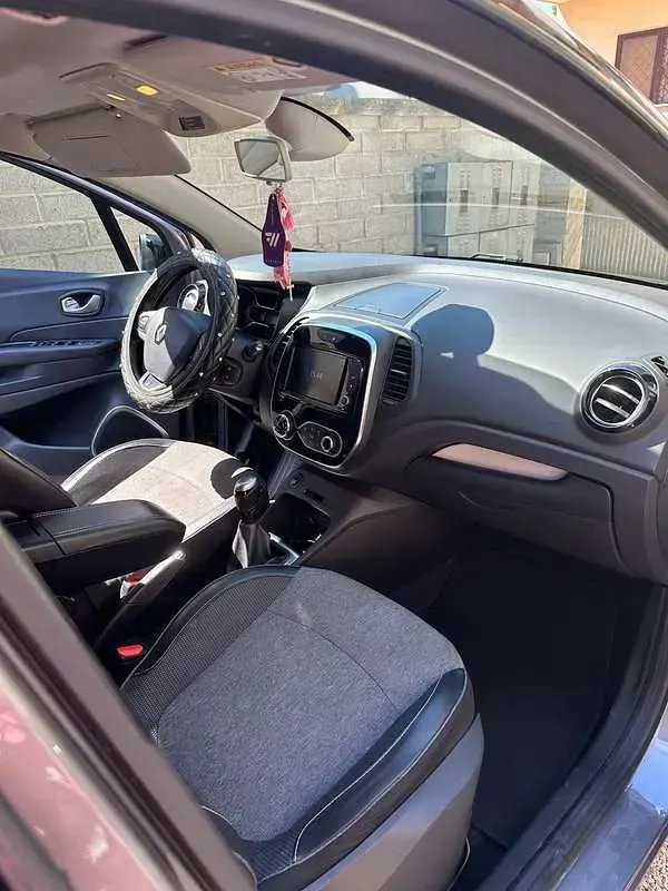 Usata Renault Captur 90 CV (66 kW) 2018 Grigio SUV
