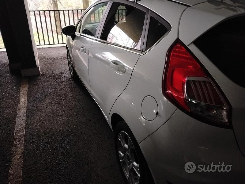 Usata Ford Fiesta Titanium 100 CV (73 kW) 2017 Bianco Utilitaria