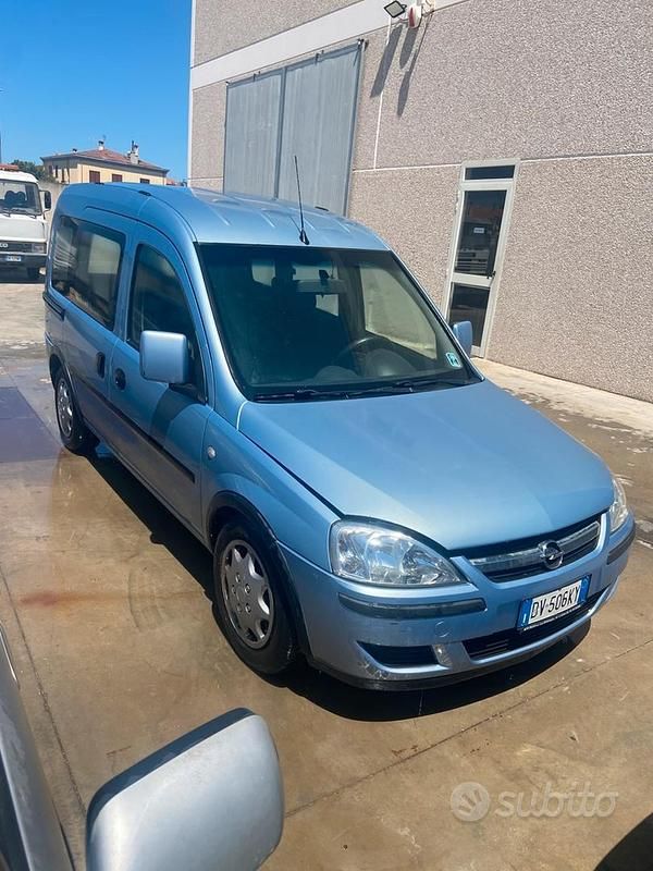 Blu Usata 2009 Opel Combo Monovolume | 4000 € - Immagine 1/4