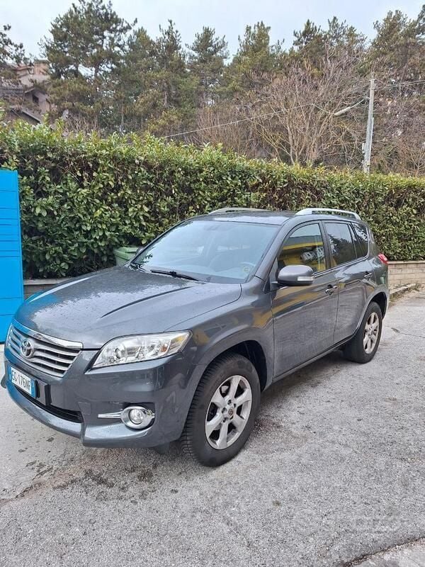 Usata 2011 Toyota RAV4 SUV | 7300 € (Ottimo prezzo) - Immagine 1/4