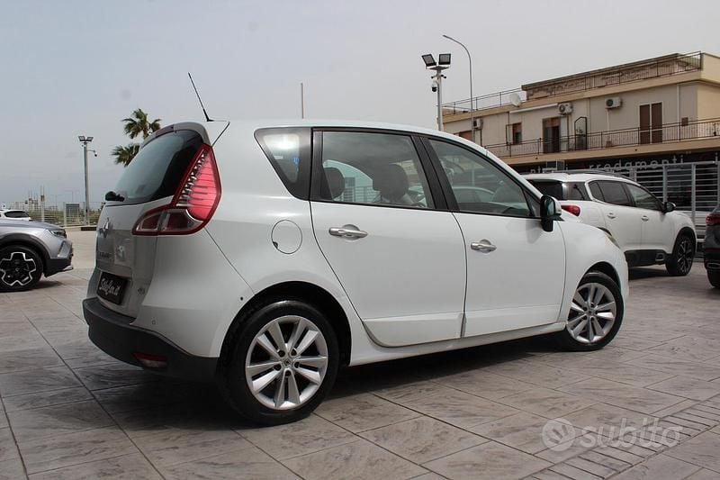 Usata Renault Scénic III Luxe 131 CV (96 kW) 2010 Bianco Monovolume