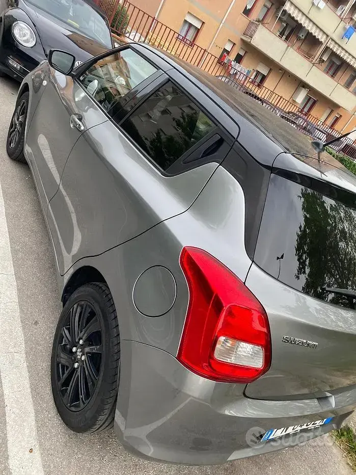 Usata Suzuki Swift 90 CV (66 kW) 2018 Grigio Utilitaria