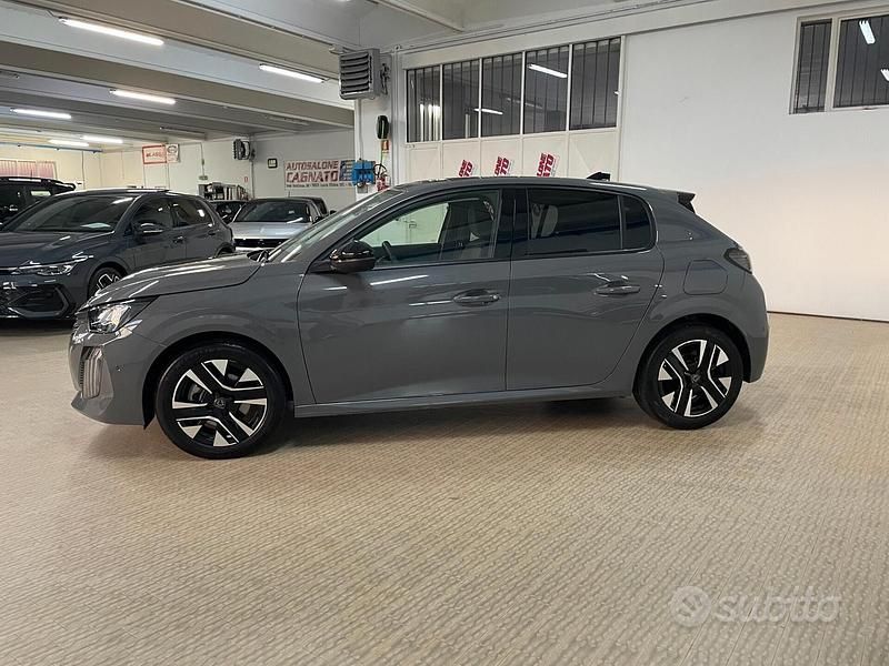 Usata Peugeot 208 Allure 101 CV (74 kW) 2024 Grigio selenium metalizzato Utilitaria