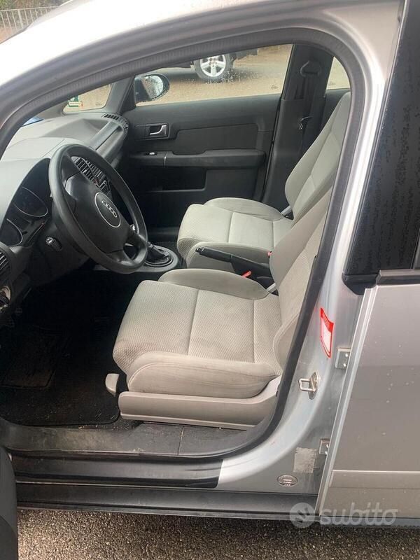 Usata Audi A2 75 CV (55 kW) 2003 Argento Utilitaria