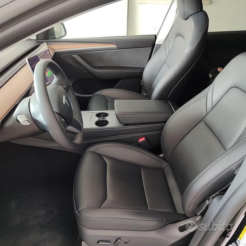 Usata Tesla Model Y RWD 219 kW (299 CV) 2023 Nero SUV