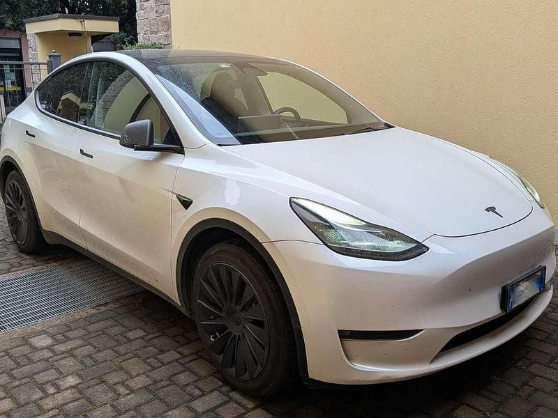 Usata Tesla Model Y 152 kW (208 CV) 2023 Bianco SUV