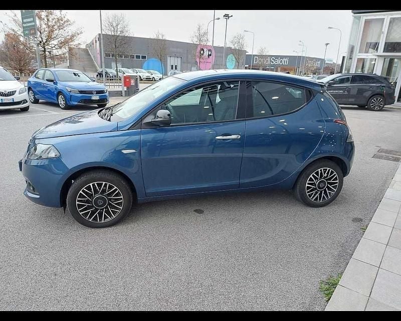 Usata Lancia Ypsilon Gold 69 CV (50 kW) 2023 Blu Utilitaria