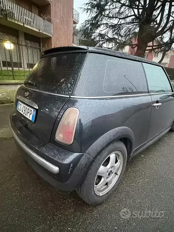 Usata Mini ONE 75 CV (55 kW) 2004 Nero Utilitaria