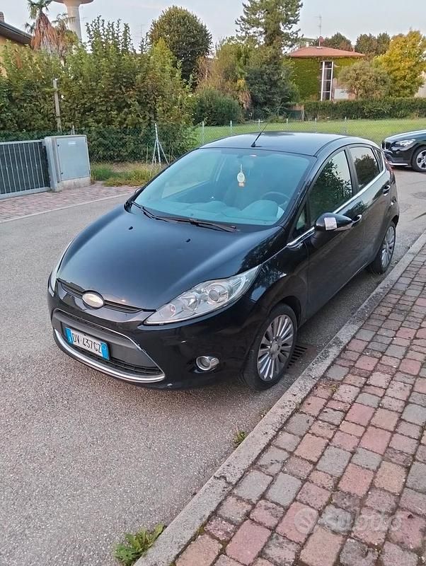 Usata Ford Fiesta 73 CV (53 kW) 2009 Nero Utilitaria