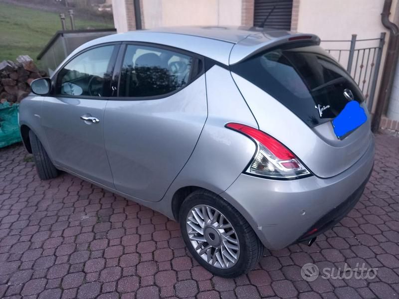 Usata Lancia Ypsilon 95 CV (69 kW) 2016 Grigio Utilitaria