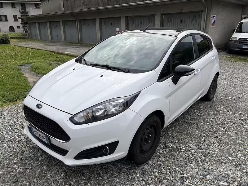 Usata Ford Fiesta 82 CV (60 kW) 2016 Bianco Berlina