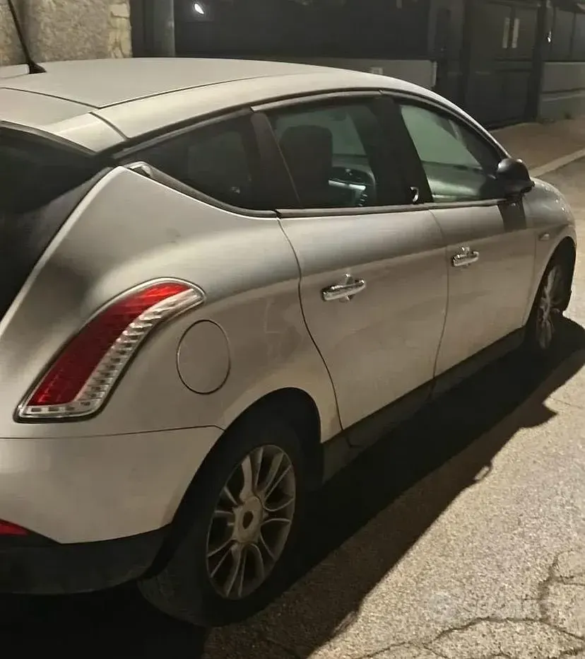 Usata Lancia Delta 90 CV (66 kW) 2009 Grigio Utilitaria