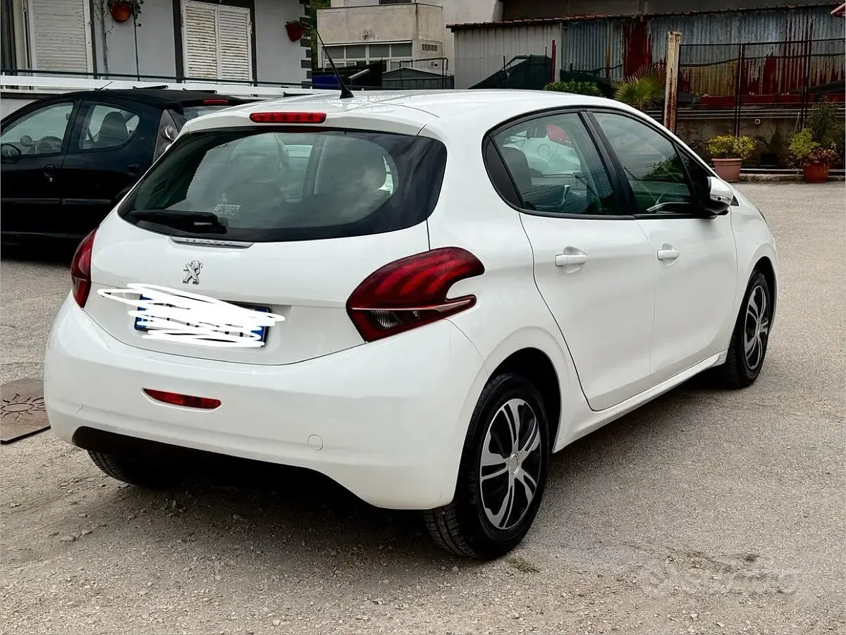 Usata Peugeot 208 Allure 75 CV (55 kW) 2019 Bianco Utilitaria