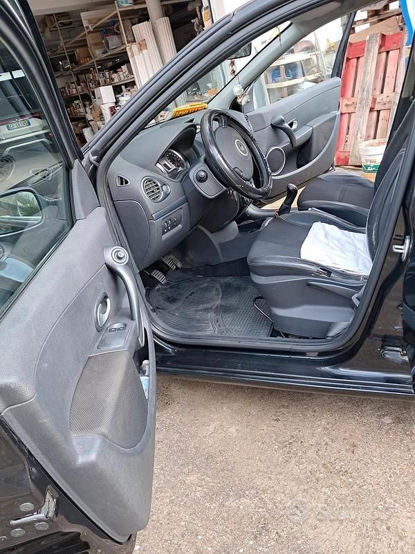 Usata Renault Clio II LE 86 CV (63 kW) 2007 Nero Berlina