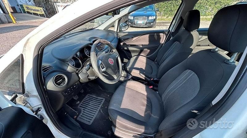 Usata Fiat Punto Street 69 CV (50 kW) 2014 Bianco Utilitaria